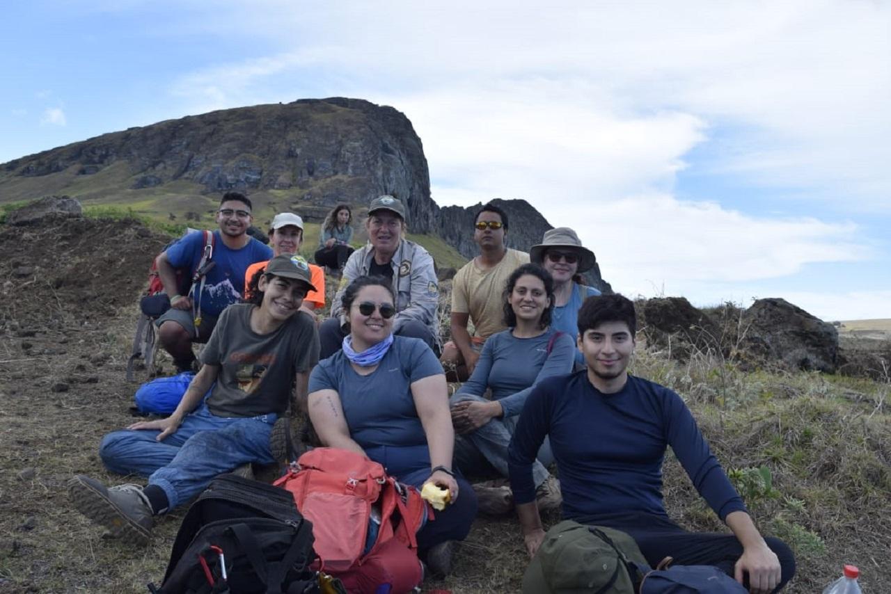 Geóloga U. de Chile cuenta cómo encontraron el moai del Rano Raraku