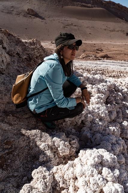 La académica Patricia Larrea es Doctora en Geología de la Universidad de Zaragoza, España.